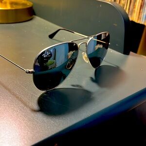 Ray Ban 3025 Large Aviator frames.  Silver.